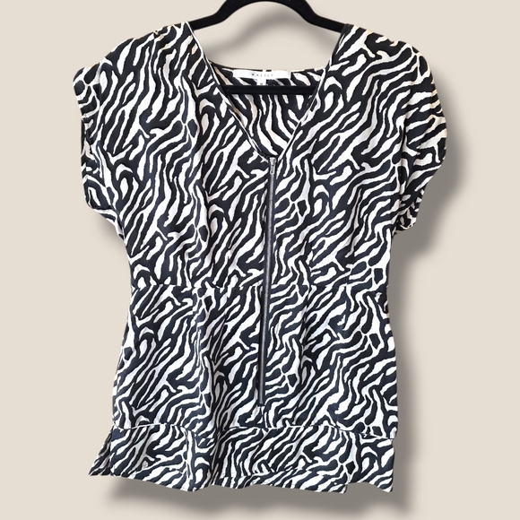 Walter Tops - Zebra-Print V-Neck Short Sleeve Top - Black & White